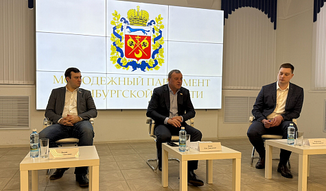 Олег Димов пожелал новой команде Молодежного парламента успешного старта
